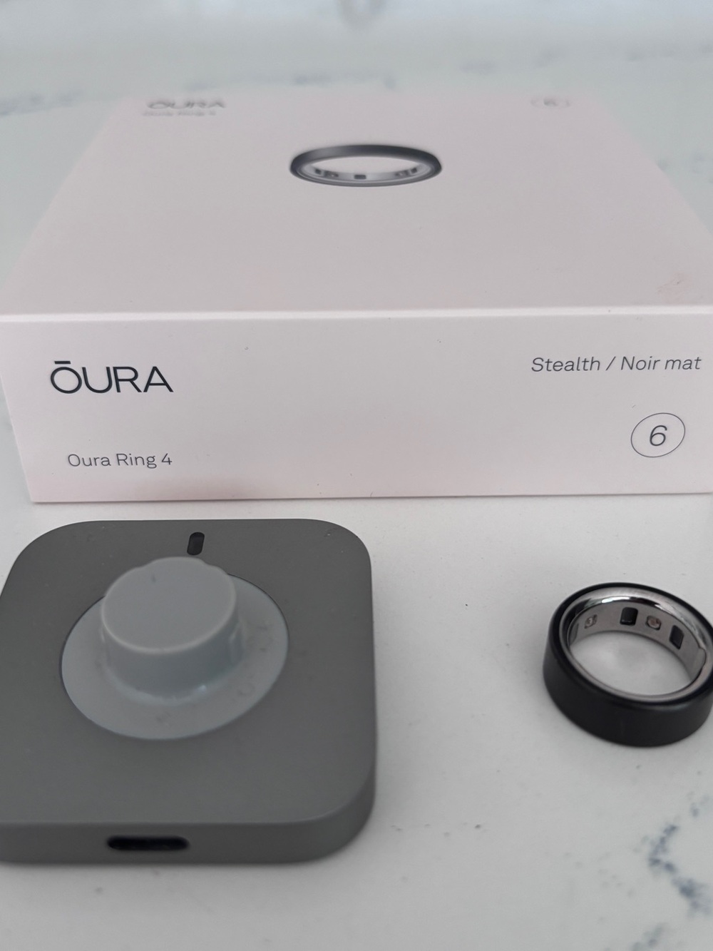 Oura Ring 4 Stealth Smart Ring – Black with Silver Interior